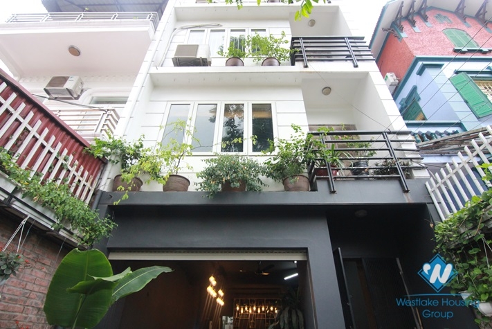 Lovely house with small garden for rent in Au Co st, Tay Ho district 